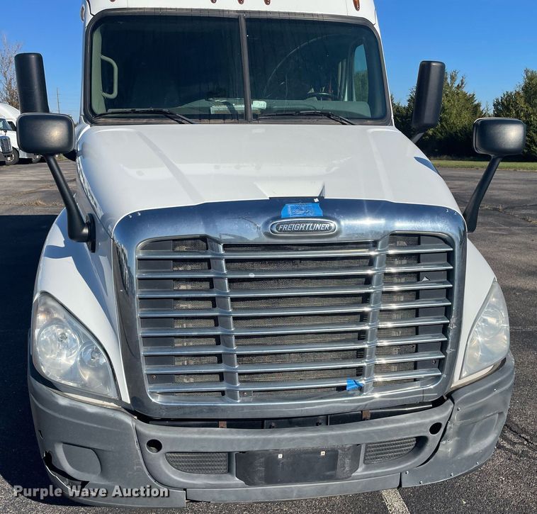 image for item GG9760 2016 Freightliner Cascadia Evolution 125  semi truck