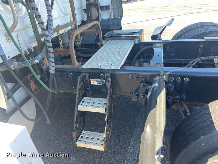 image for item GG9760 2016 Freightliner Cascadia Evolution 125  semi truck