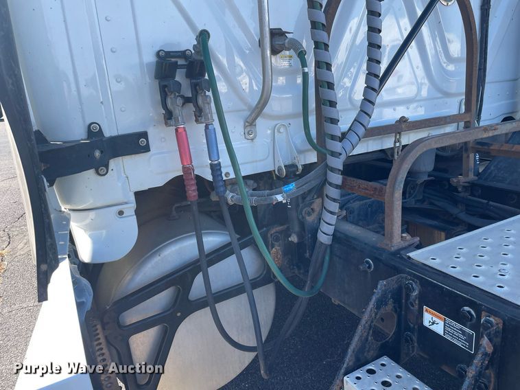 image for item GG9760 2016 Freightliner Cascadia Evolution 125  semi truck