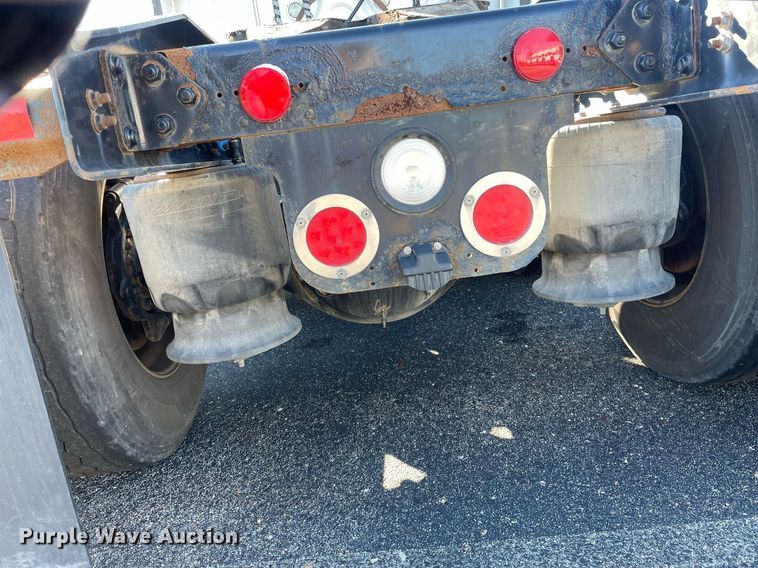 image for item GG9760 2016 Freightliner Cascadia Evolution 125  semi truck