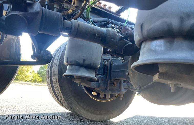 image for item GG9760 2016 Freightliner Cascadia Evolution 125  semi truck