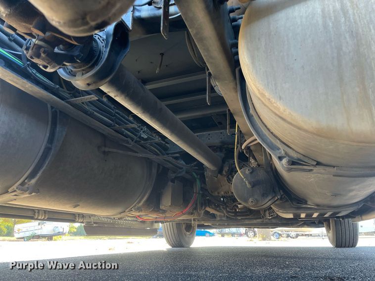 image for item GG9760 2016 Freightliner Cascadia Evolution 125  semi truck