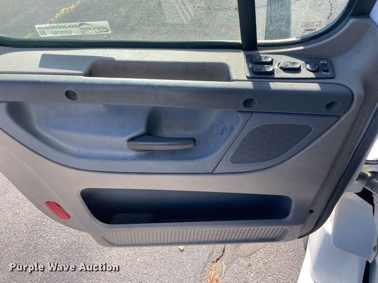 image for item GG9760 2016 Freightliner Cascadia Evolution 125  semi truck