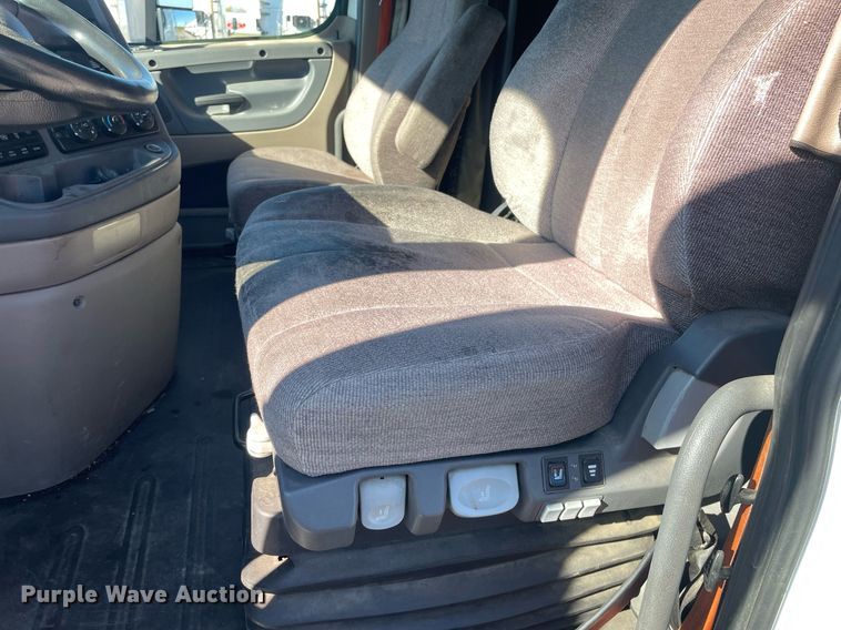 image for item GG9760 2016 Freightliner Cascadia Evolution 125  semi truck