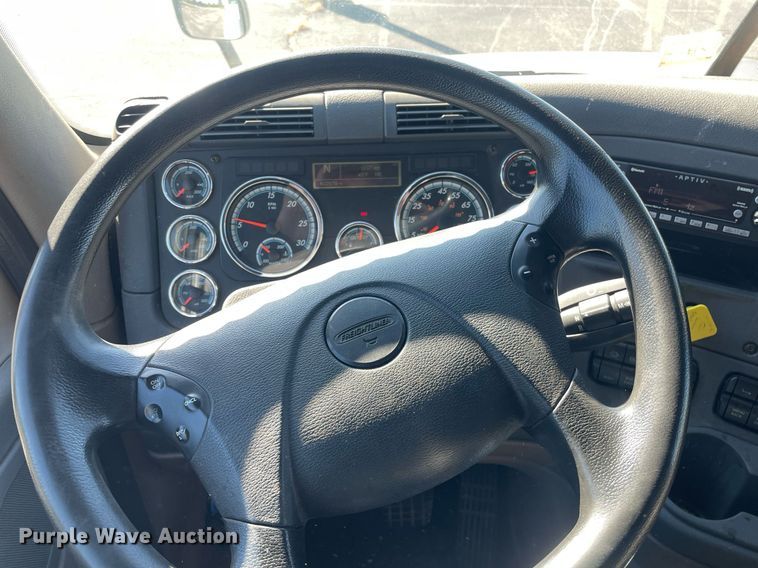 image for item GG9760 2016 Freightliner Cascadia Evolution 125  semi truck