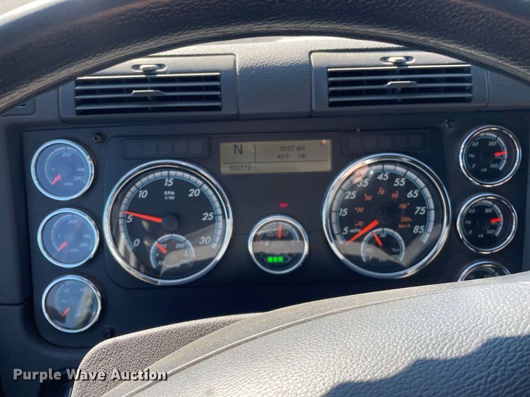 image for item GG9760 2016 Freightliner Cascadia Evolution 125  semi truck