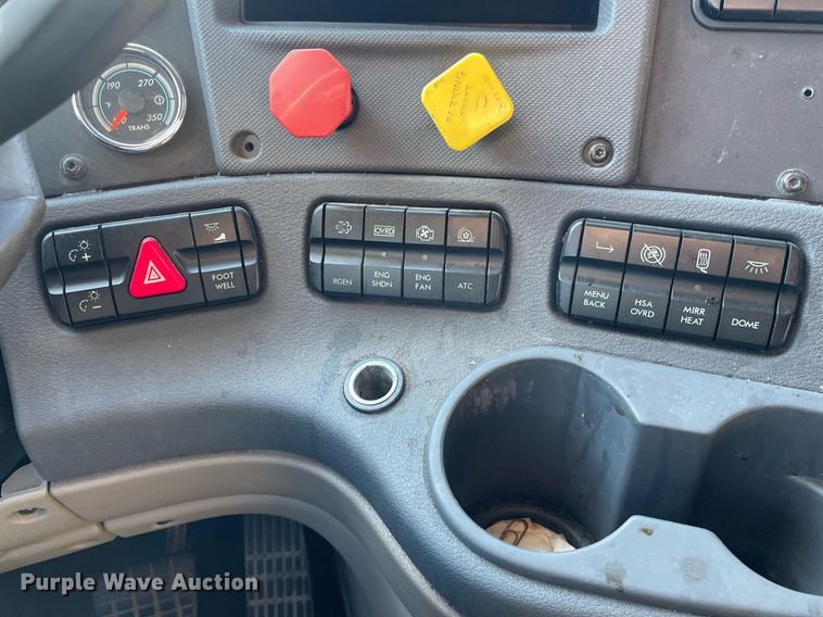 image for item GG9760 2016 Freightliner Cascadia Evolution 125  semi truck