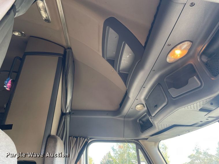 image for item GG9760 2016 Freightliner Cascadia Evolution 125  semi truck