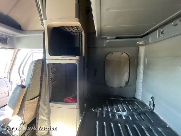 image for item GG9760 2016 Freightliner Cascadia Evolution 125  semi truck