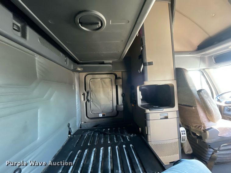 image for item GG9760 2016 Freightliner Cascadia Evolution 125  semi truck