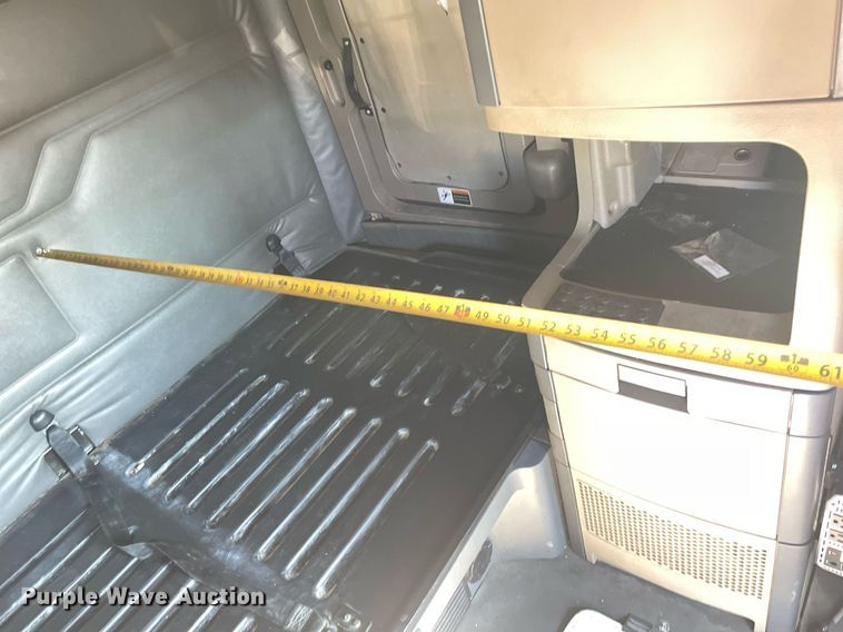 image for item GG9760 2016 Freightliner Cascadia Evolution 125  semi truck