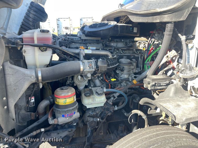 image for item GG9760 2016 Freightliner Cascadia Evolution 125  semi truck