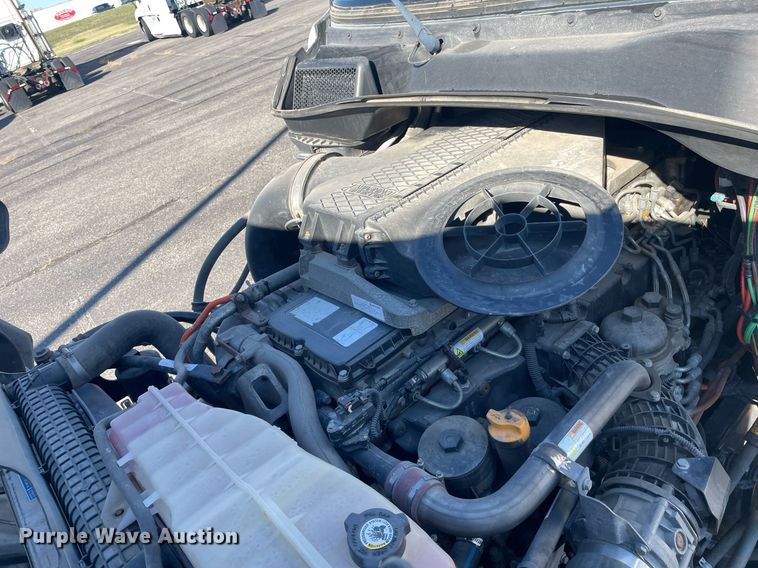 image for item GG9760 2016 Freightliner Cascadia Evolution 125  semi truck