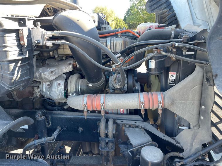 image for item GG9760 2016 Freightliner Cascadia Evolution 125  semi truck