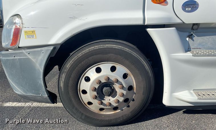 image for item GG9760 2016 Freightliner Cascadia Evolution 125  semi truck