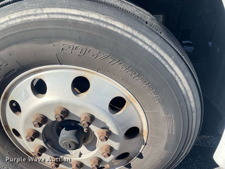 image for item GG9760 2016 Freightliner Cascadia Evolution 125  semi truck