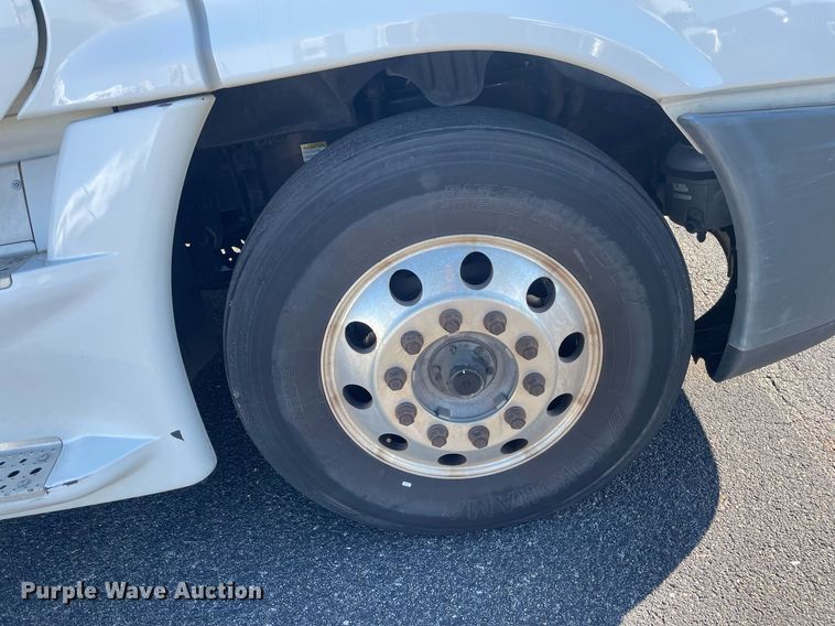 image for item GG9760 2016 Freightliner Cascadia Evolution 125  semi truck