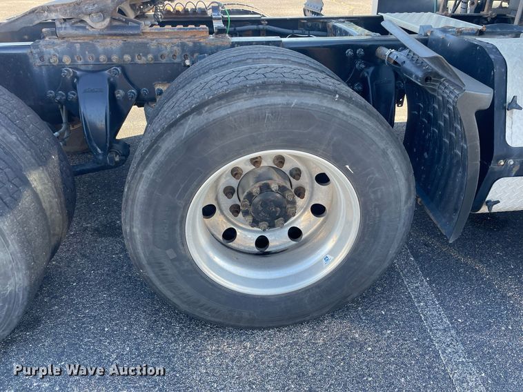 image for item GG9760 2016 Freightliner Cascadia Evolution 125  semi truck