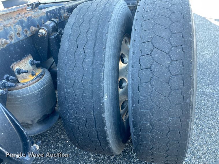 image for item GG9760 2016 Freightliner Cascadia Evolution 125  semi truck