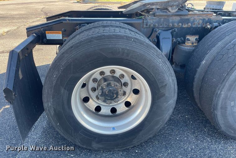 image for item GG9760 2016 Freightliner Cascadia Evolution 125  semi truck