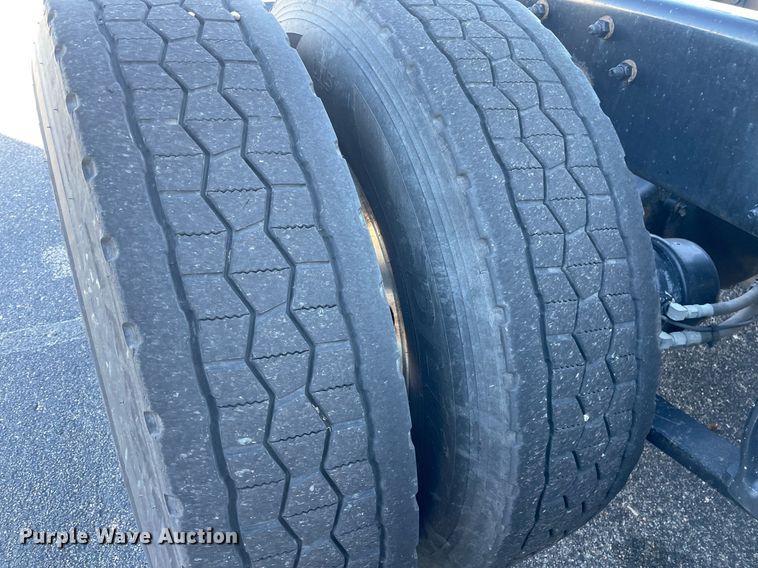 image for item GG9760 2016 Freightliner Cascadia Evolution 125  semi truck