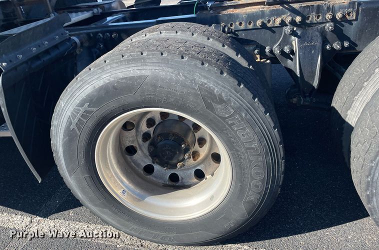 image for item GG9760 2016 Freightliner Cascadia Evolution 125  semi truck