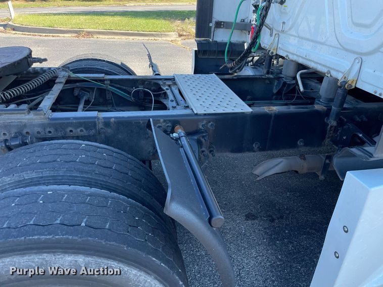 image for item GG9761 2018 Freightliner Cascadia 126  semi truck