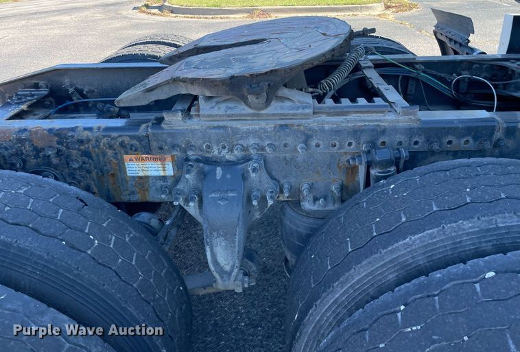 image for item GG9761 2018 Freightliner Cascadia 126  semi truck