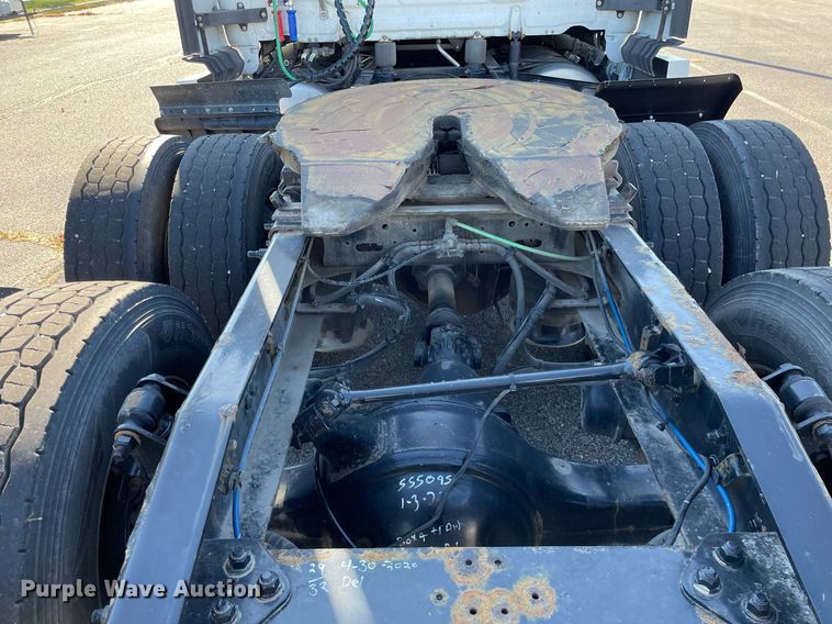 image for item GG9761 2018 Freightliner Cascadia 126  semi truck