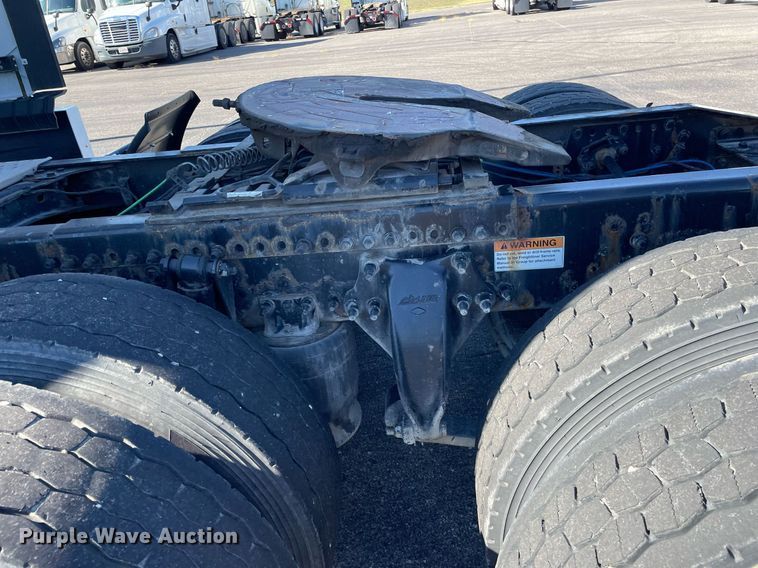 image for item GG9761 2018 Freightliner Cascadia 126  semi truck