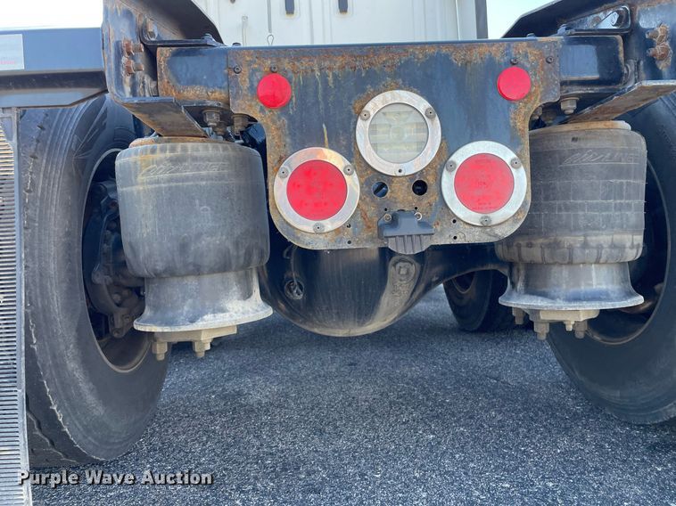 image for item GG9761 2018 Freightliner Cascadia 126  semi truck