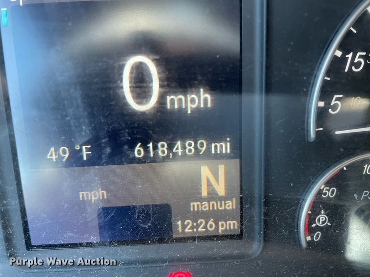 image for item GG9761 2018 Freightliner Cascadia 126  semi truck