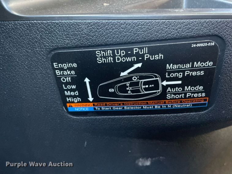 image for item GG9761 2018 Freightliner Cascadia 126  semi truck