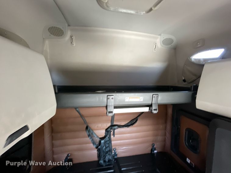 image for item GG9761 2018 Freightliner Cascadia 126  semi truck