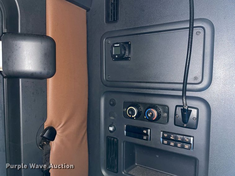 image for item GG9761 2018 Freightliner Cascadia 126  semi truck