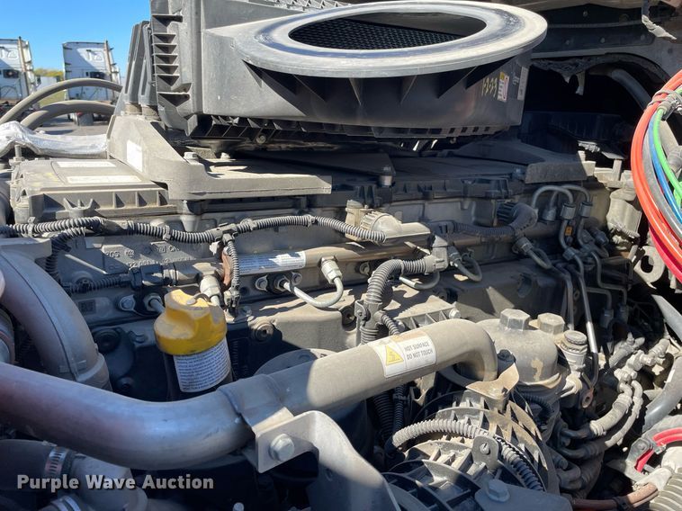 image for item GG9761 2018 Freightliner Cascadia 126  semi truck