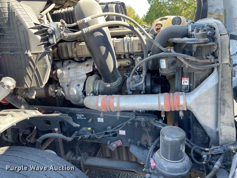 image for item GG9761 2018 Freightliner Cascadia 126  semi truck