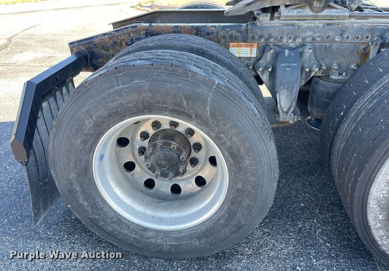 image for item GG9761 2018 Freightliner Cascadia 126  semi truck