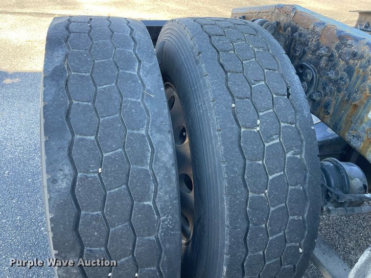 image for item GG9761 2018 Freightliner Cascadia 126  semi truck