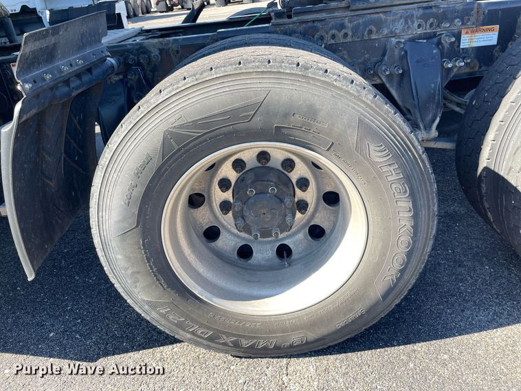 image for item GG9761 2018 Freightliner Cascadia 126  semi truck