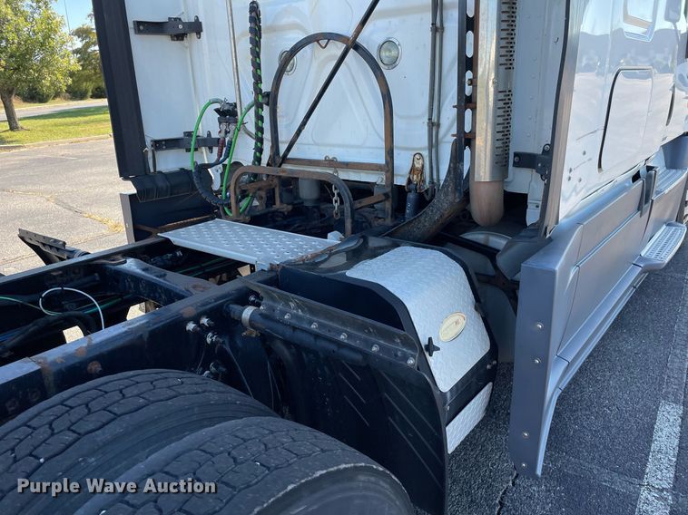 image for item GG9762 2015 Freightliner Cascadia Evolution 125  semi truck