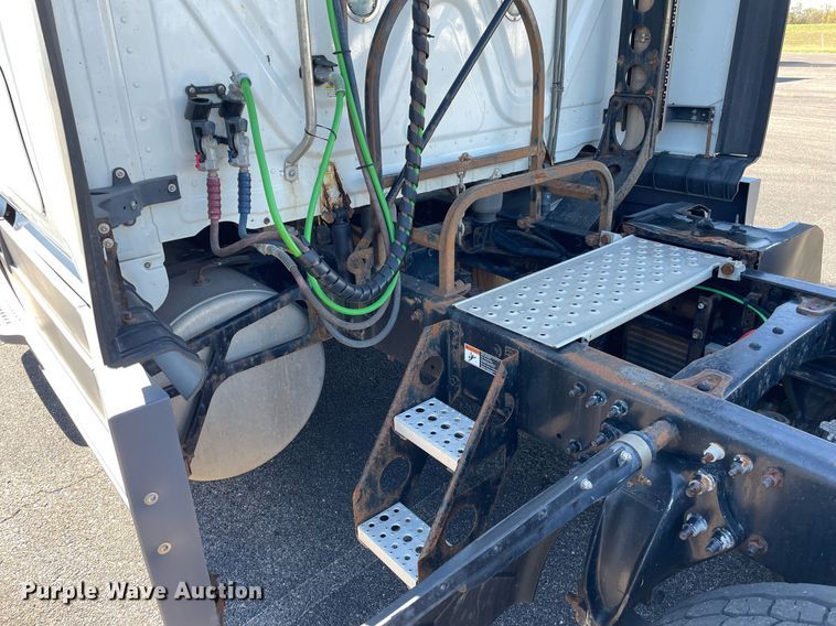 image for item GG9762 2015 Freightliner Cascadia Evolution 125  semi truck