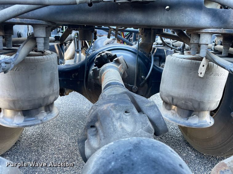 image for item GG9762 2015 Freightliner Cascadia Evolution 125  semi truck