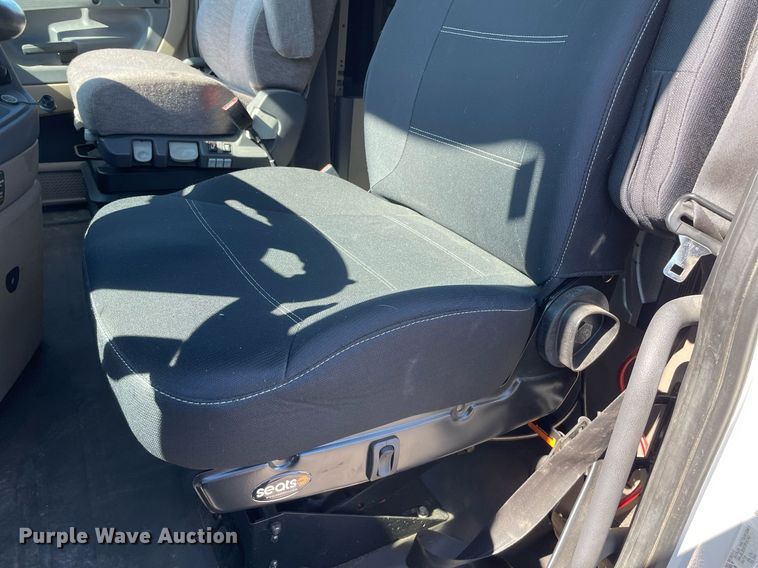 image for item GG9762 2015 Freightliner Cascadia Evolution 125  semi truck