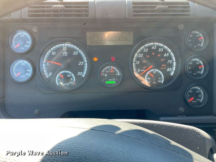 image for item GG9762 2015 Freightliner Cascadia Evolution 125  semi truck