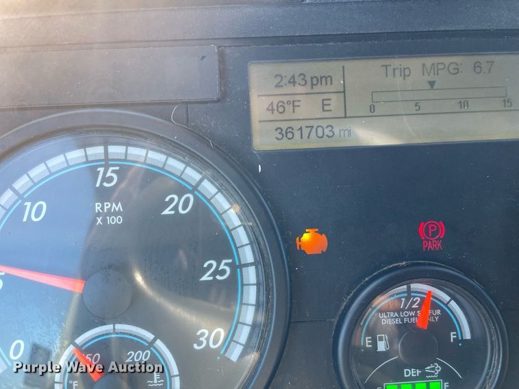 image for item GG9762 2015 Freightliner Cascadia Evolution 125  semi truck