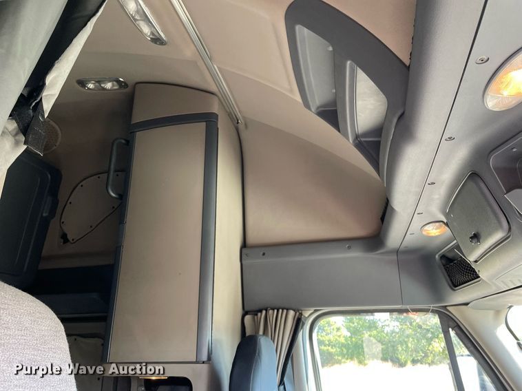 image for item GG9762 2015 Freightliner Cascadia Evolution 125  semi truck