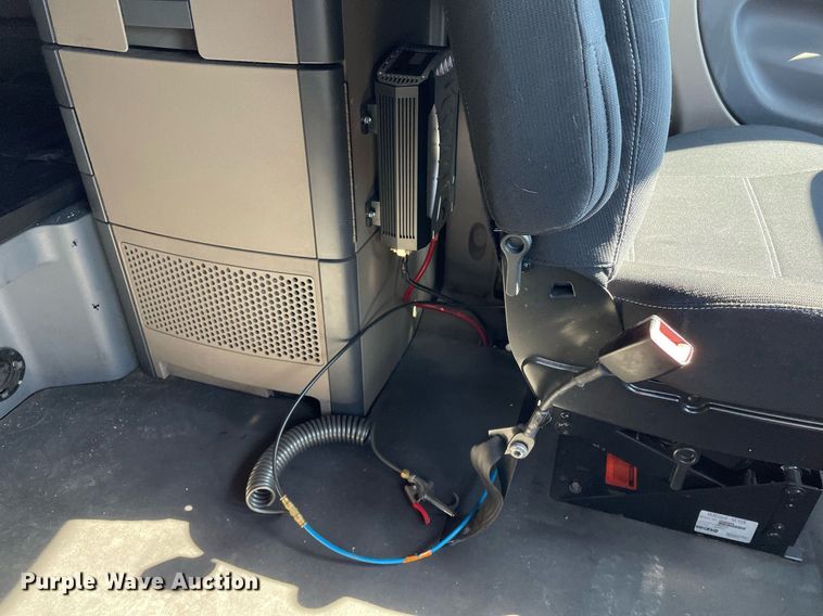 image for item GG9762 2015 Freightliner Cascadia Evolution 125  semi truck