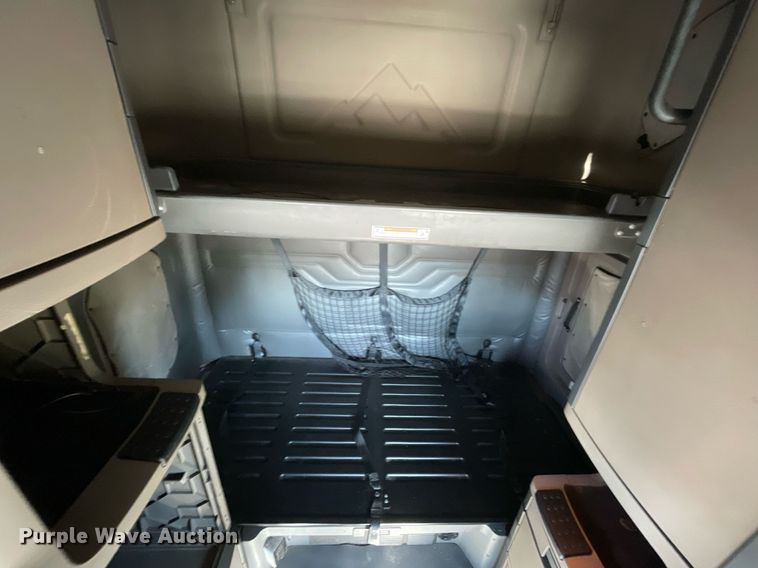 image for item GG9762 2015 Freightliner Cascadia Evolution 125  semi truck