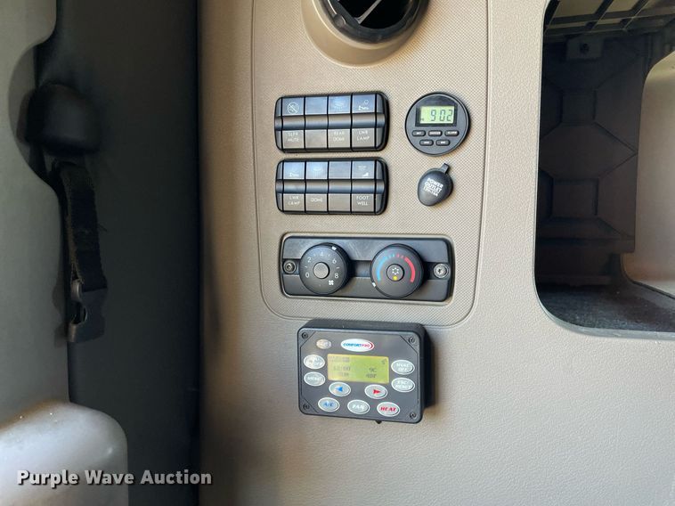 image for item GG9762 2015 Freightliner Cascadia Evolution 125  semi truck